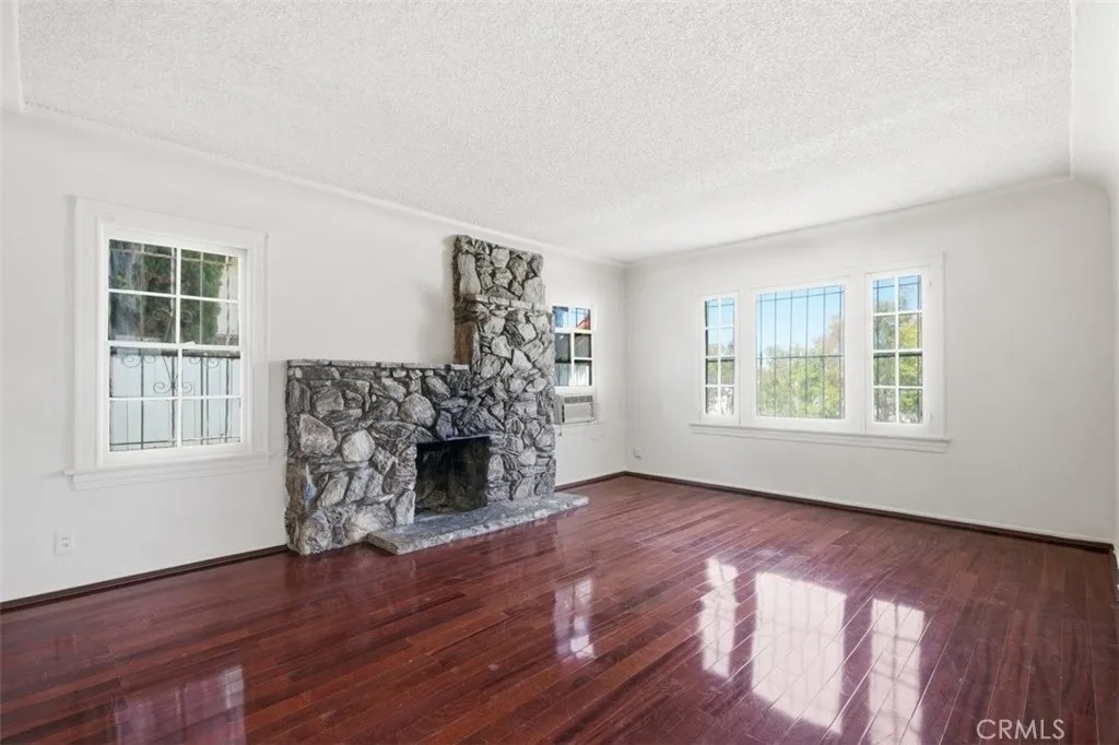 2136 W 75th Street