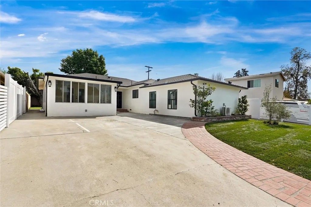 Photo of 6852-6854 Atoll Ave, North Hollywood, CA 91605 (MLS # SR26048123)