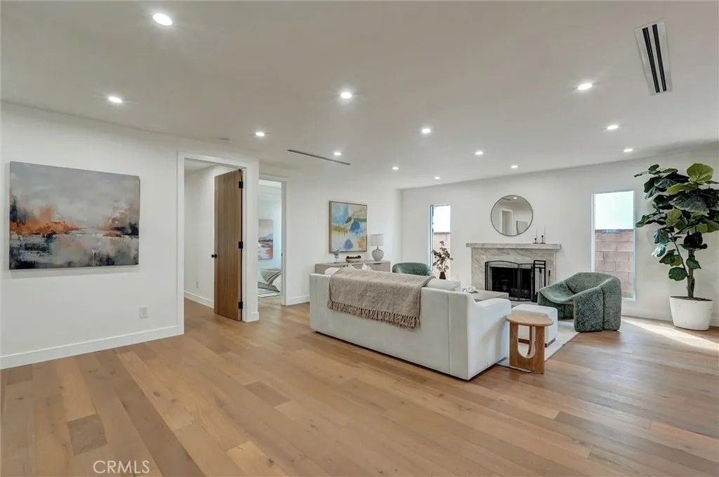 Photo of 6852 Atoll Ave, North Hollywood, CA 91605 (MLS # SR26048123)