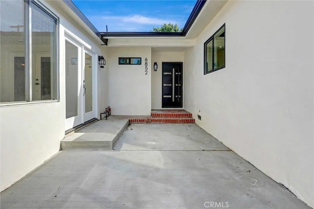 Photo of 6852 Atoll Ave, North Hollywood, CA 91605 (MLS # SR26048123)