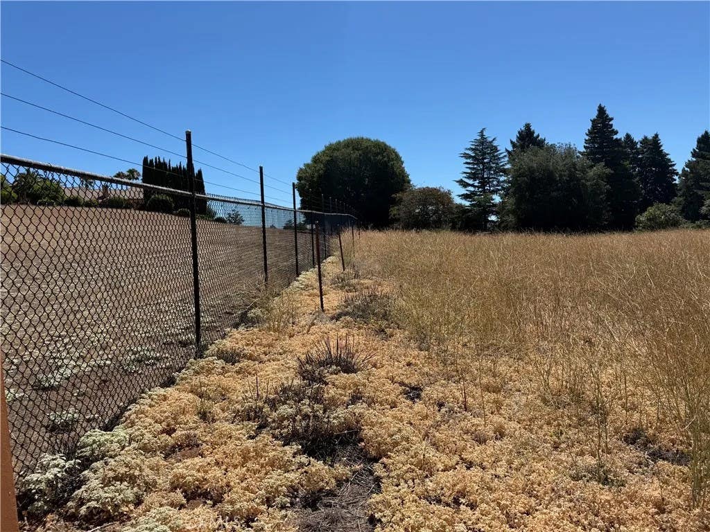 Photo of 8280 Peninsula Dr, Kelseyville, CA 95451 (MLS # LC26162644)