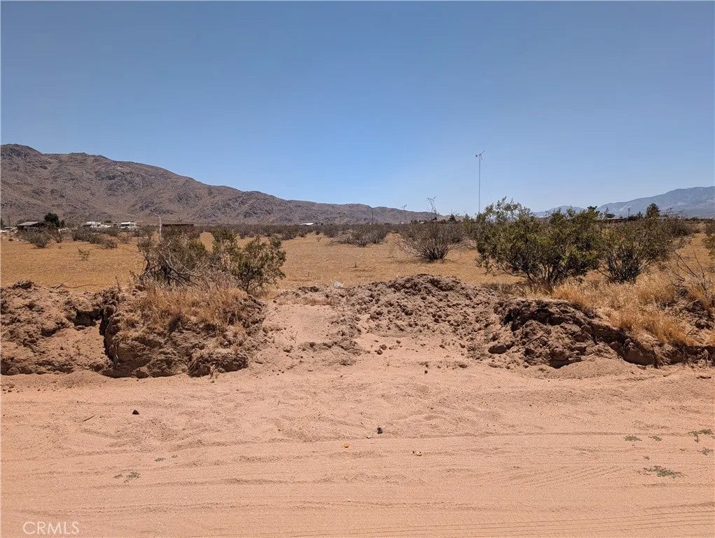 Photo of 0 Manzana parcel #0435-022-15, Apple Valley, CA 92308 (MLS # HD26145554)