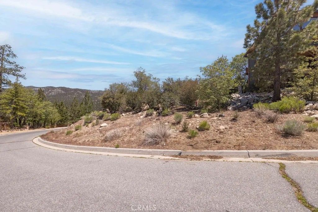Photo of 42315 Golden Oak, Big Bear Lake, CA 92315 (MLS # IG26118246)