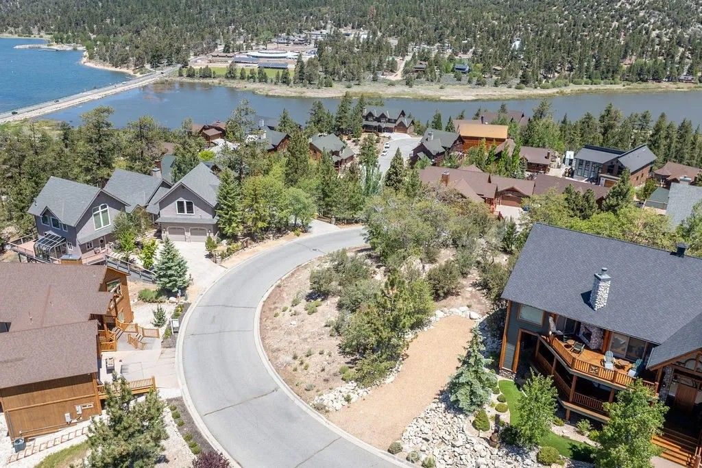 Photo of 42315 Golden Oak, Big Bear Lake, CA 92315 (MLS # IG26118246)