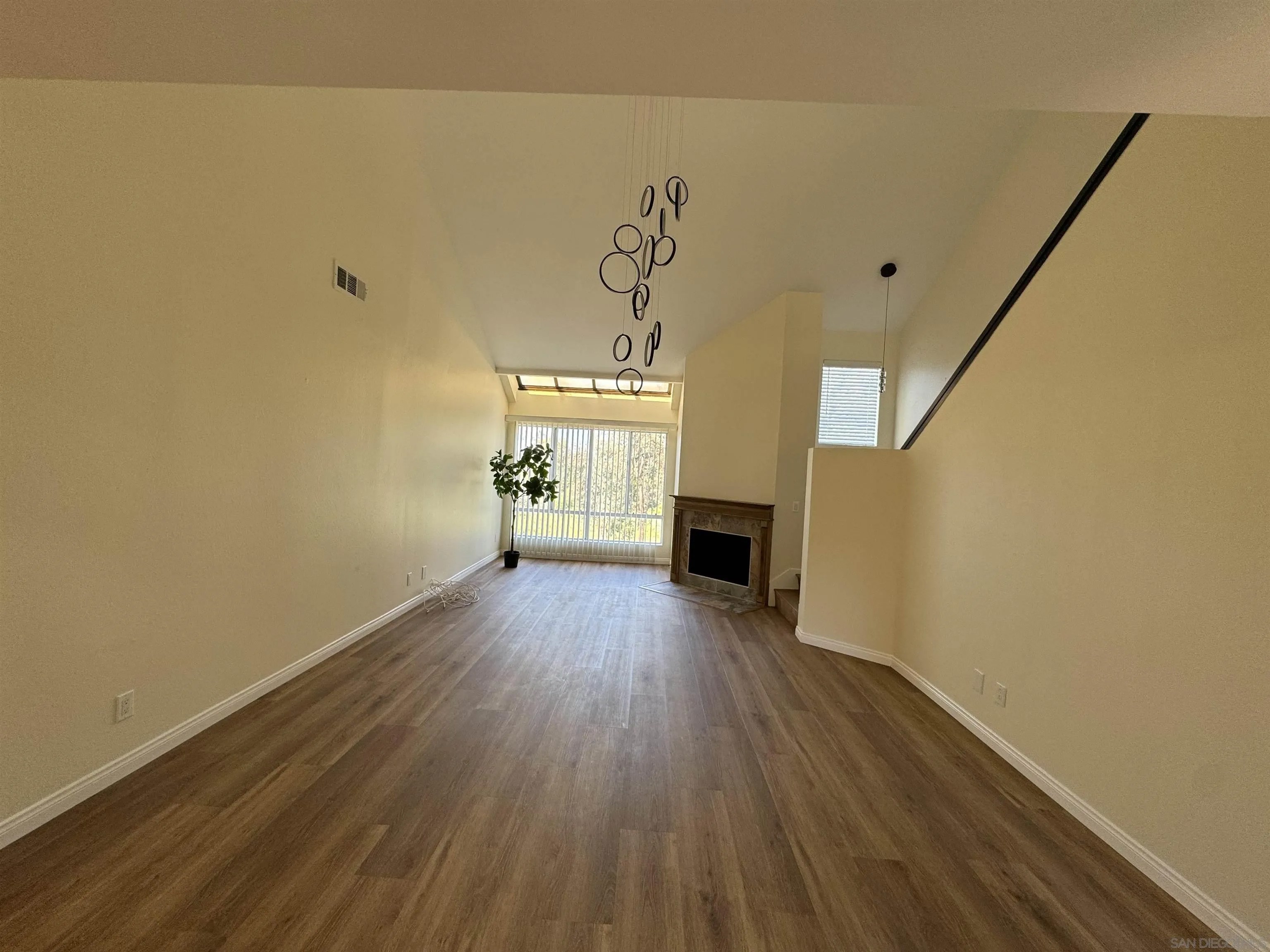 6116 Calle Mariselda 304