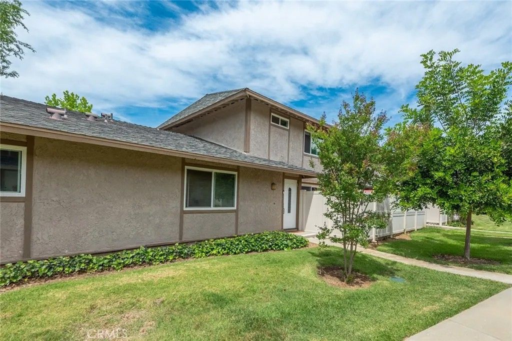 Photo of 28611 Conejo View, Agoura Hills, CA 91301 (MLS # SR26084890)