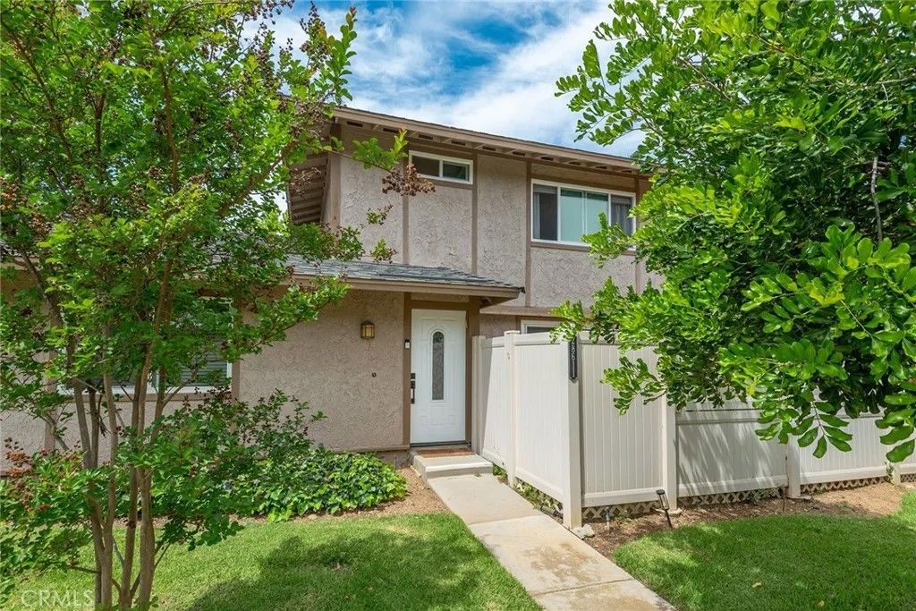 Photo of 28611 Conejo View, Agoura Hills, CA 91301 (MLS # SR26084890)