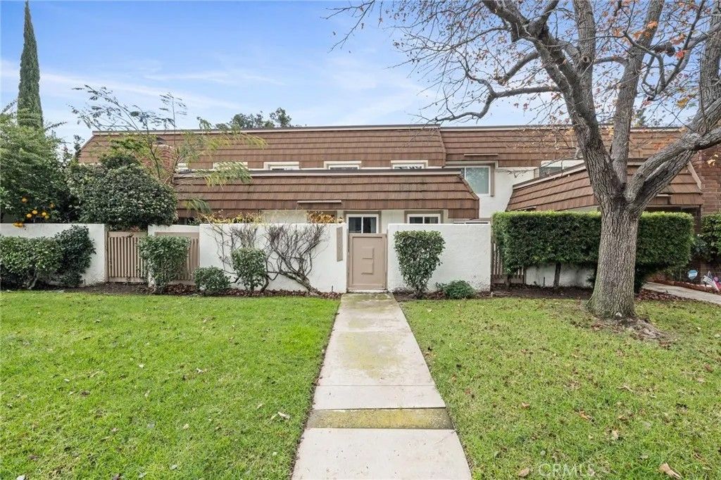 Photo of 10140 Larwin Avenue #3, Chatsworth, CA 91311 (MLS # SR26003076)