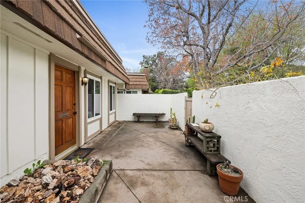 Photo of 10140 Larwin Avenue #3, Chatsworth, CA 91311 (MLS # SR26003076)