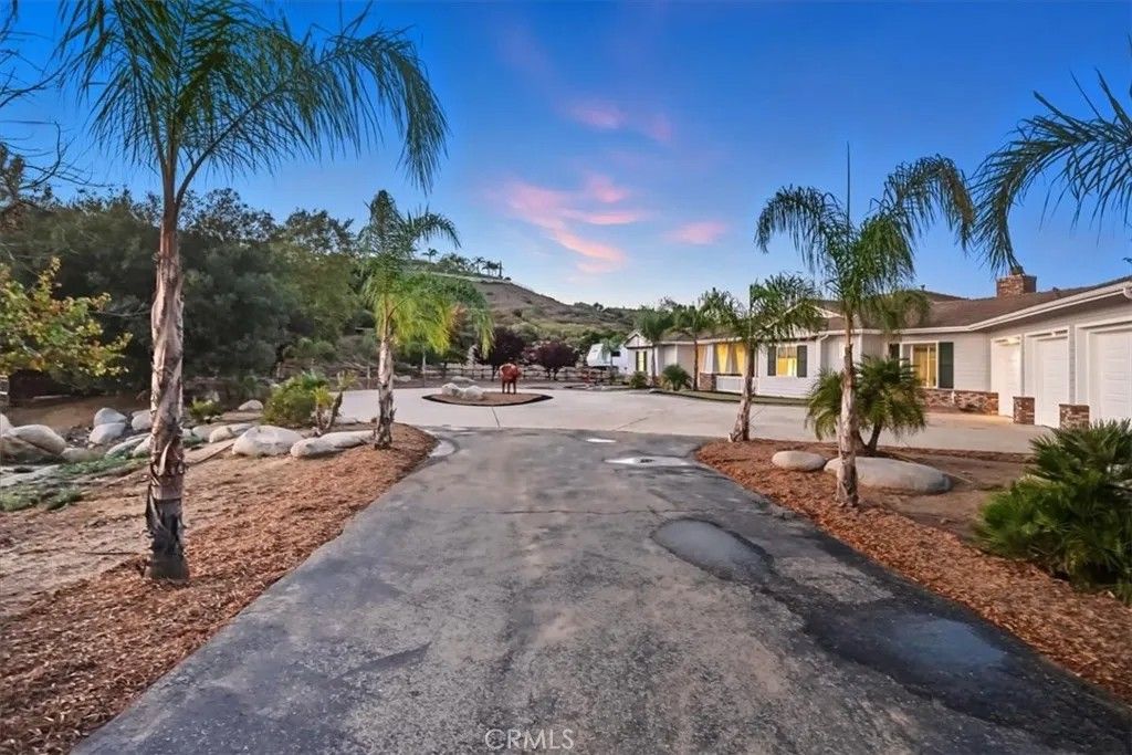 Photo of 21855 The Trails Circle, Murrieta, CA 92562 (MLS # IG25240871)