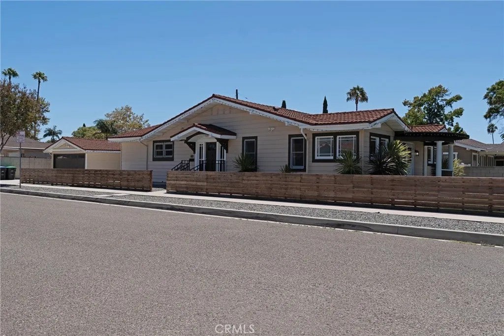 1104 W Palm Avenue