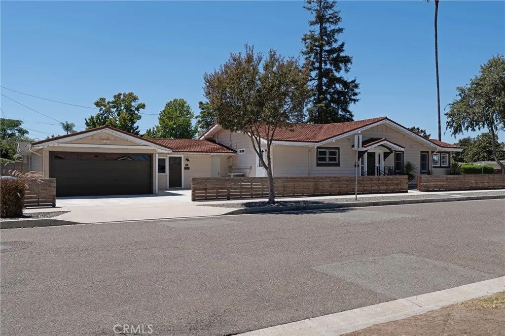 1104 W Palm Avenue