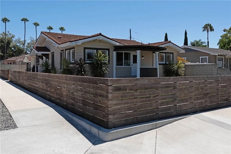 1104 W Palm Avenue