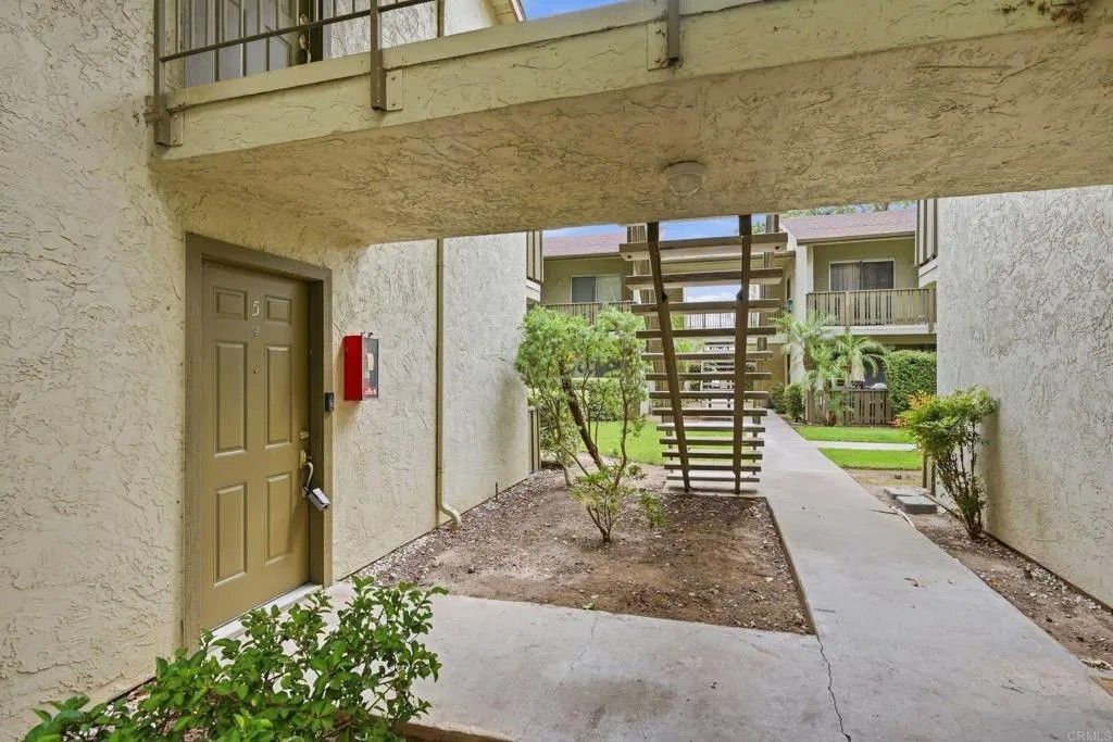 Photo of 2536 White Oak Place #5, Escondido, CA 92027 (MLS # NDP2605141)