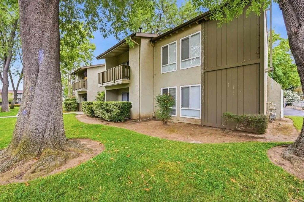 Photo of 2536 White Oak Place #5, Escondido, CA 92027 (MLS # NDP2605141)
