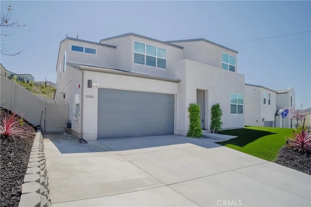 Photo of 35323 Orchard Trail, Fallbrook, CA 92028 (MLS # SW26176375)