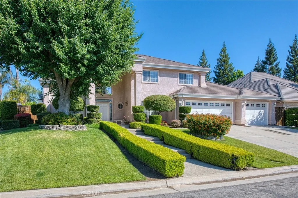860 E Dartmouth
