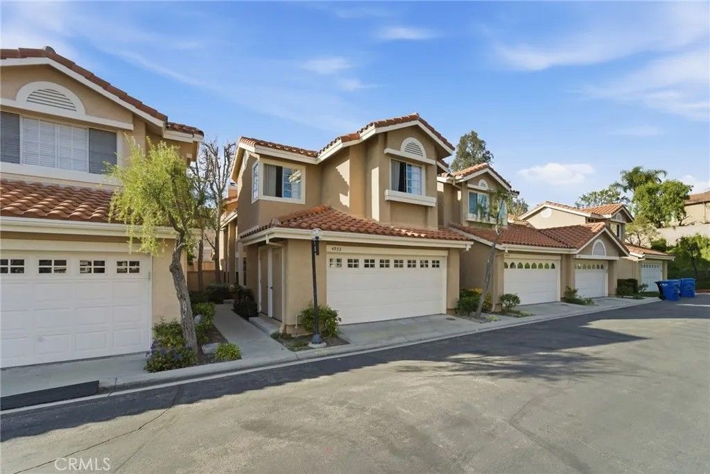 Photo of 4933 Santo Dr, Oak Park, CA 91377 (MLS # SR26045636)