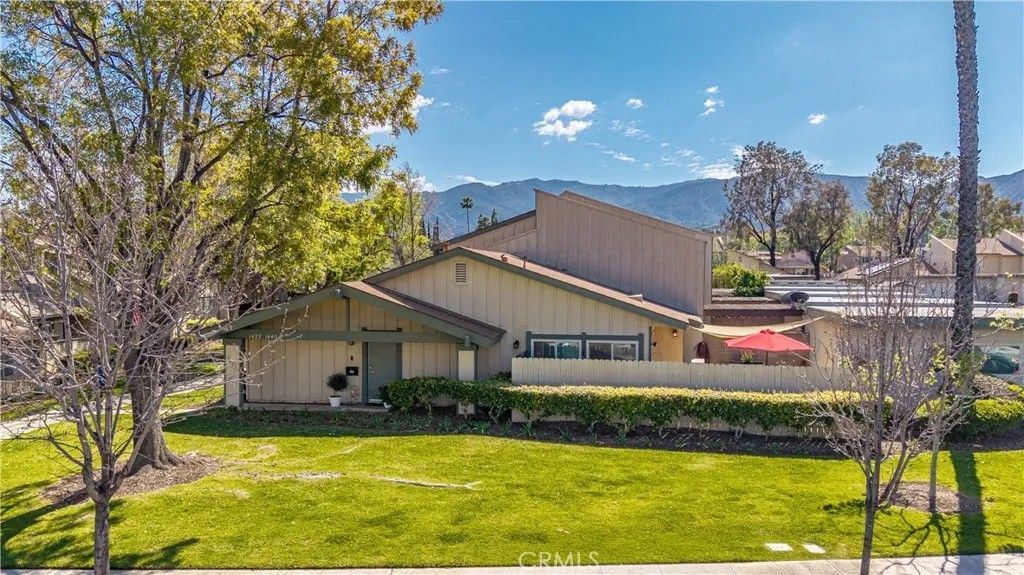 Photo of 1422 Camelot Drive, Corona, CA 92882 (MLS # PW26054202)