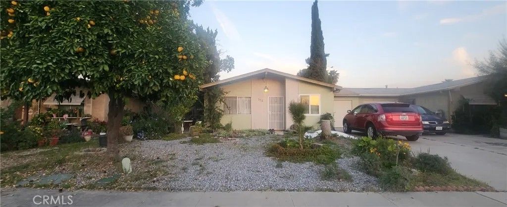 Photo of 572 San Rogelio St, Hemet, CA 92545 (MLS # SW26024577)