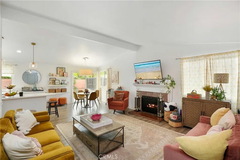 1305 W Cherry