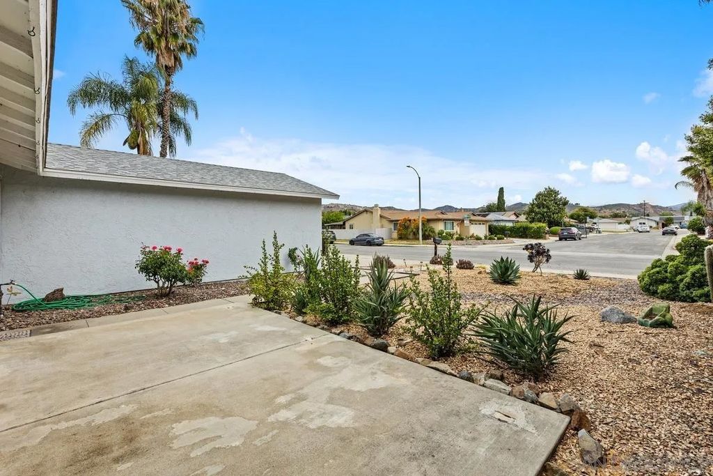 Photo of 825 Buchanan St, Escondido, CA 92027 (MLS # 260009791)