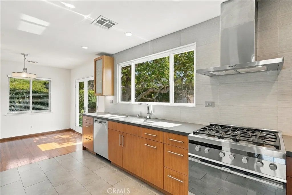 2212 Earle Court