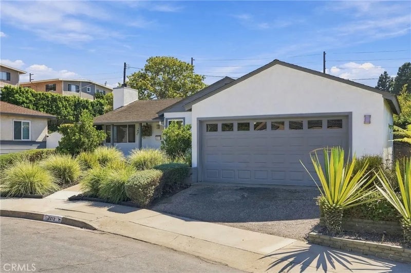 2212 Earle Court