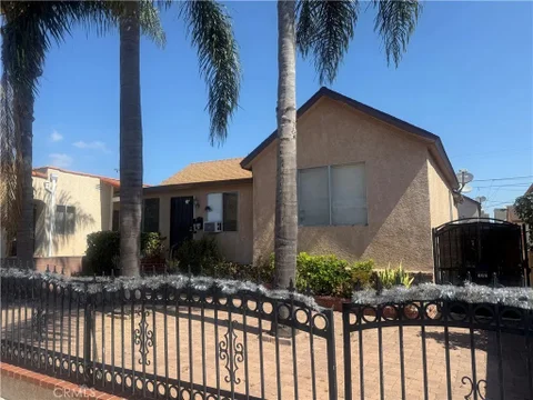 732 W 12th St, San Pedro, CA 90731 - #: SB26186849