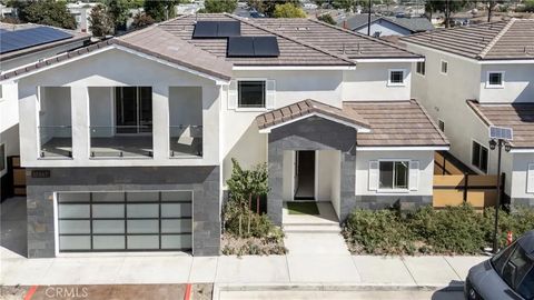 Photo of 10347 Mapledale Street, Bellflower, CA 90706 (MLS # DW25252881)