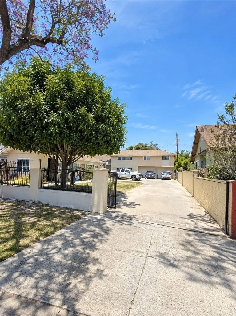 1001 W Myrtle