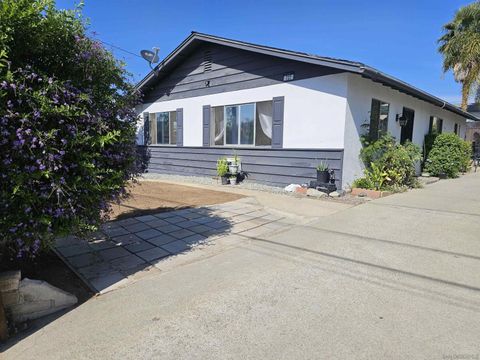Photo of 727 N Main Ave, Fallbrook, CA 92028 (MLS # 260007826)
