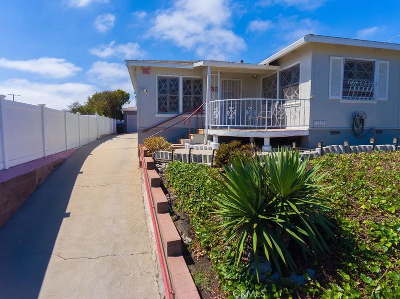 1223 W Elberon