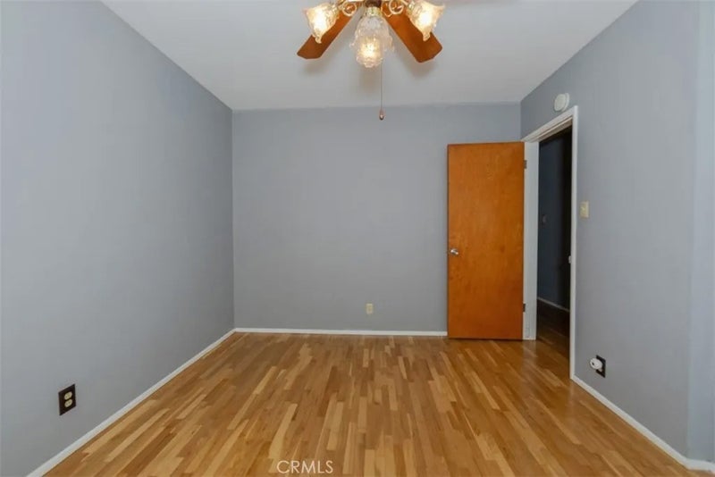 1223 W Elberon