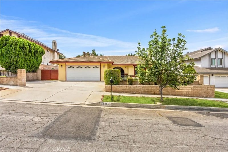 22853 La Paix Street