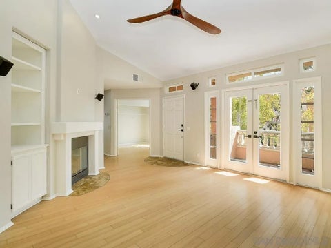 Photo of 3517 Cameo DR #87, Oceanside, CA 92056 (MLS # 260023183)