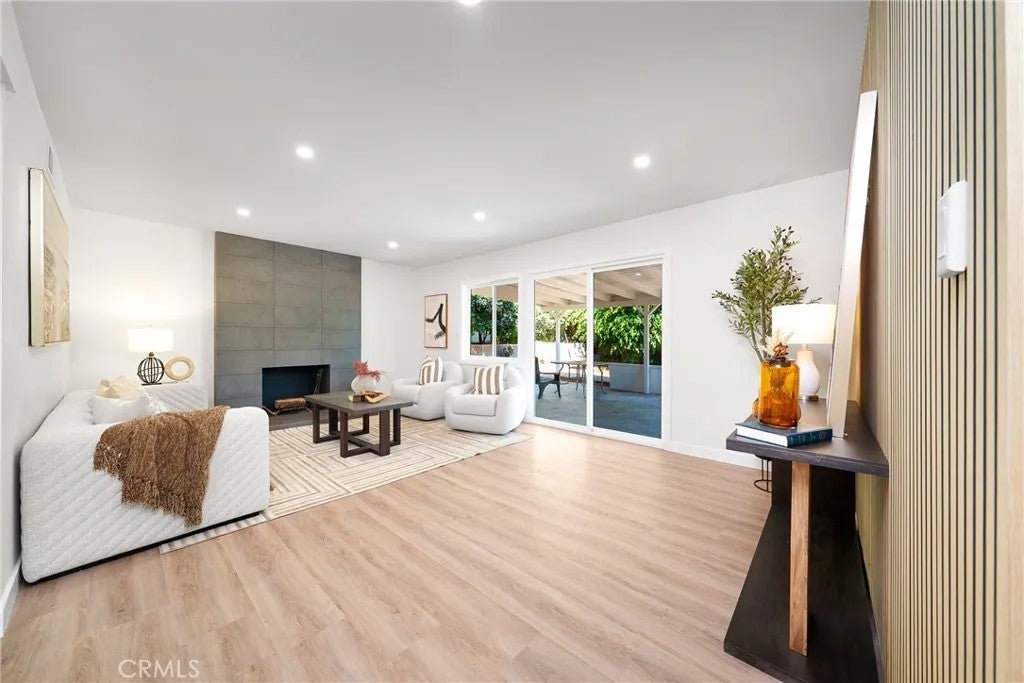 1846 Holly Oak