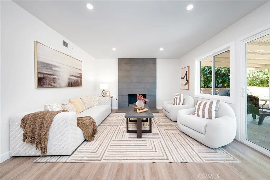 1846 Holly Oak