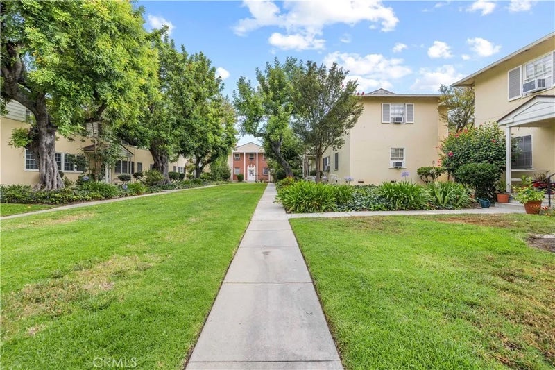 527 E Maple