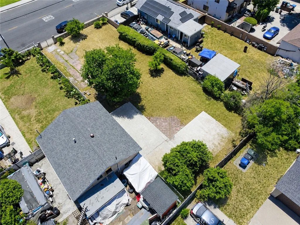 949 W Grand Ave
