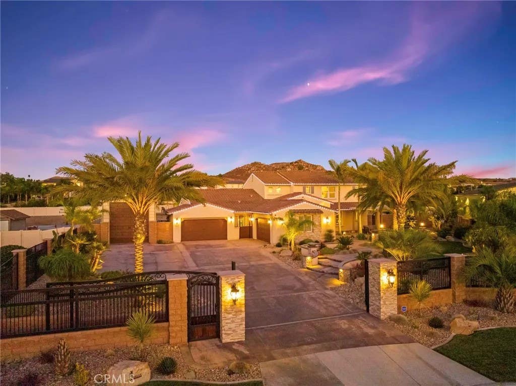 Photo of 16555 Via Los Caballeros, Riverside, CA 92504 (MLS # IG26052018)