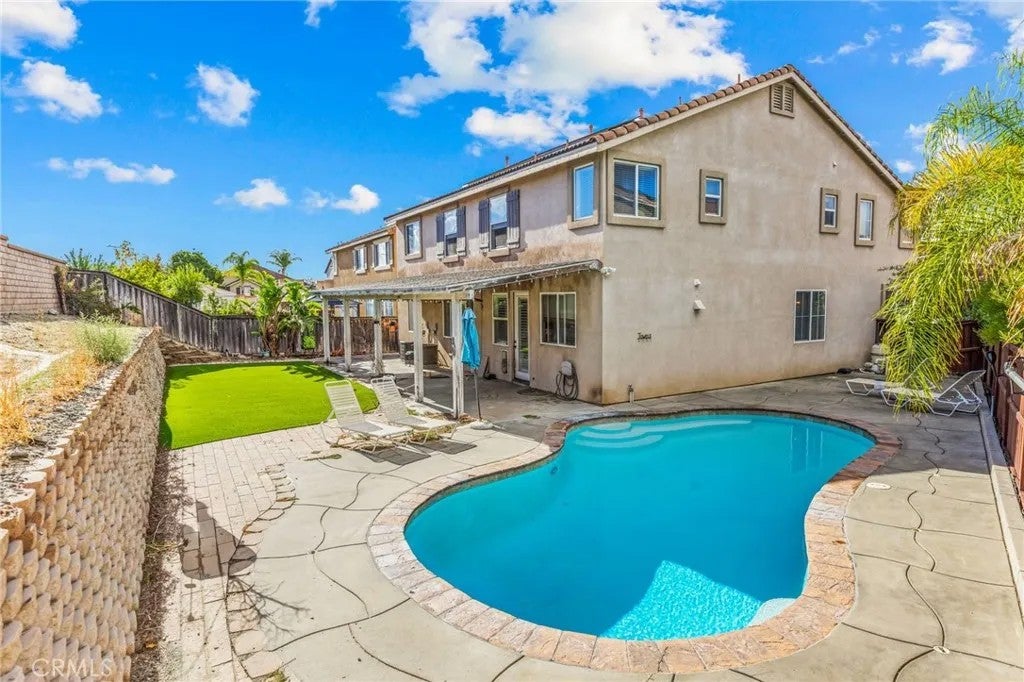 Photo of 23614 Valley Oak LN, Murrieta, CA 92562 (MLS # SW26230181)