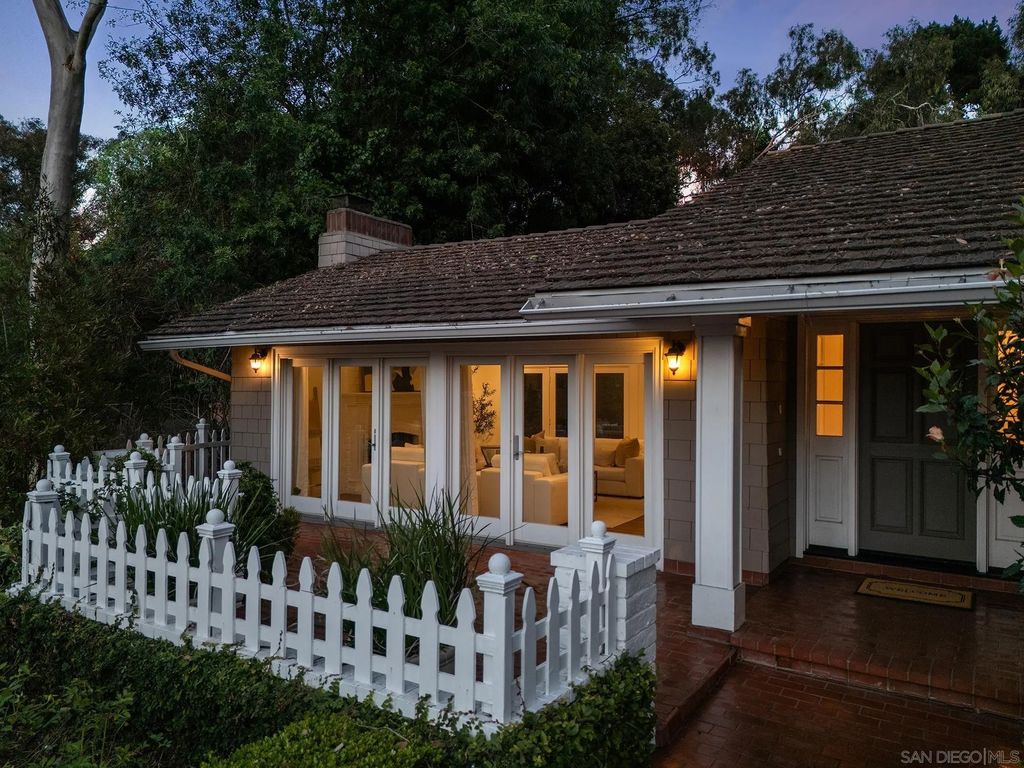 Photo of 2696 Caminito Prado, La Jolla, CA 92037 (MLS # 260011310)