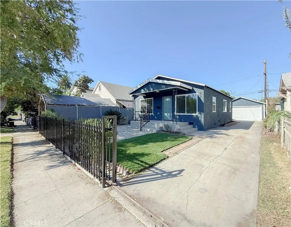 Photo of 923 E 98th Street, Los Angeles, CA 90002 (MLS # IG25245802)