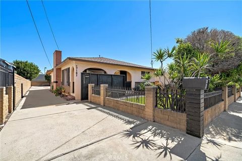 Photo of 17162 Elm Lane, Huntington Beach, CA 92647 (MLS # OC26054292)