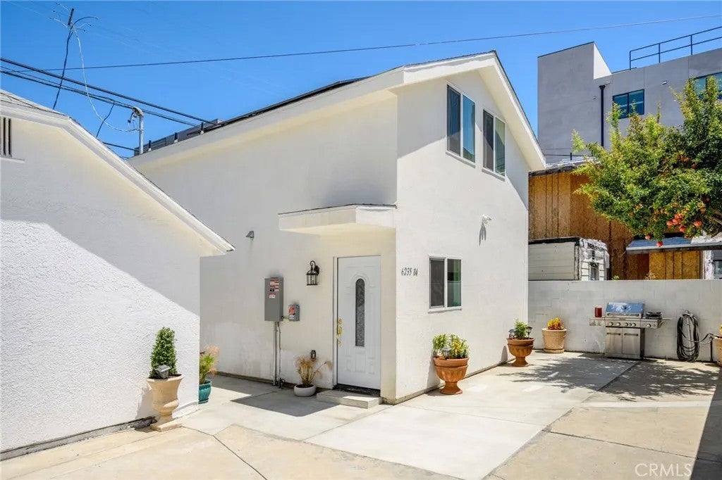 Photo of 6235 Banner Avenue #1/4, Los Angeles, CA 90038 (MLS # GD26169784)