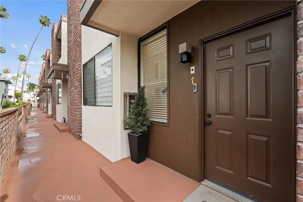 Photo of 1227 N Brand Blvd, Glendale, CA 91202 (MLS # GD26081186)