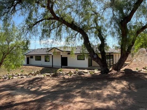 Photo of 15176 Vali Hai Rd, Poway, CA 92064 (MLS # NDP2502861)