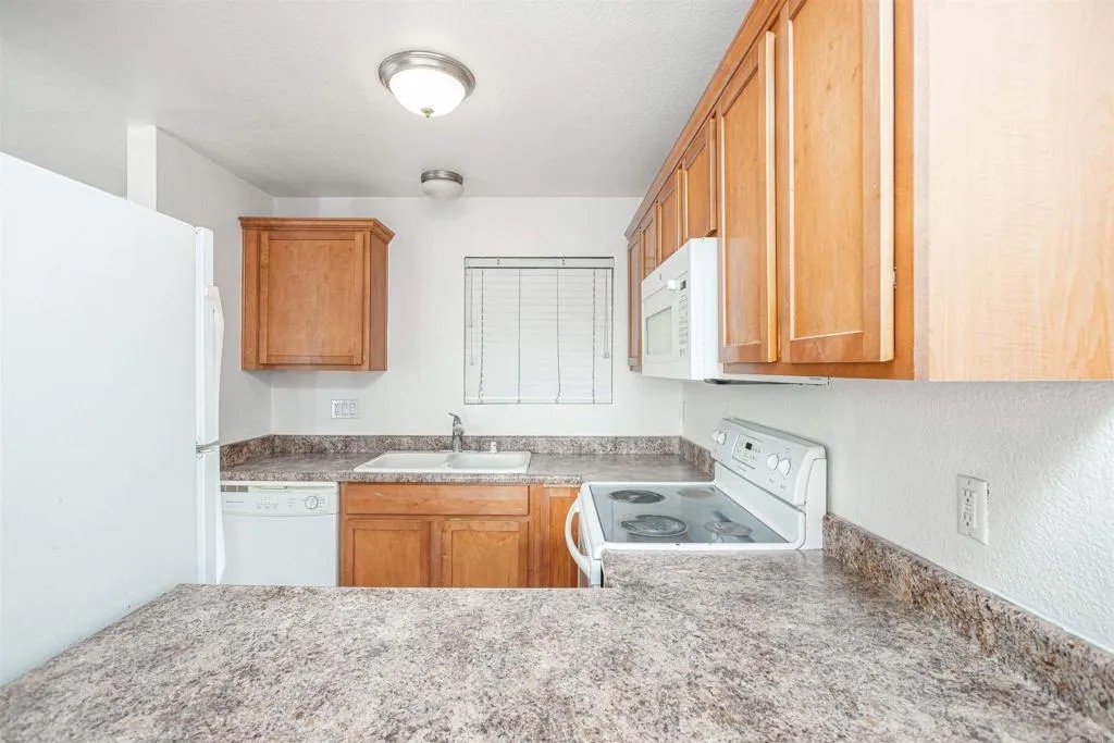 3285 Ocean View Blvd 17