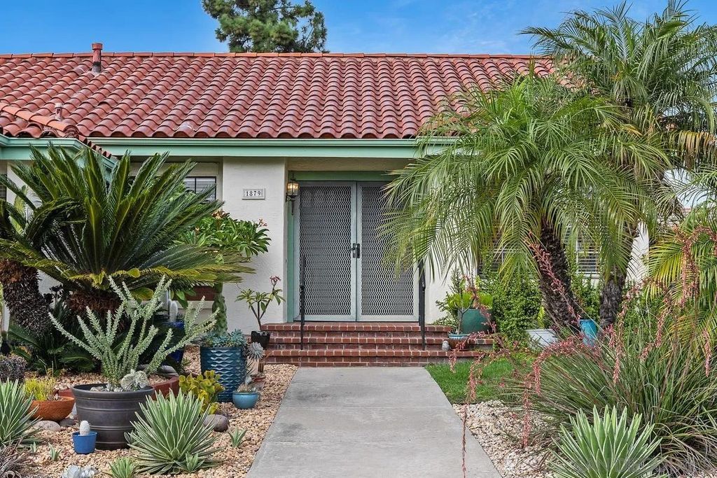 Photo of 1879 Maya Ct, Vista, CA 92081 (MLS # 250040114)